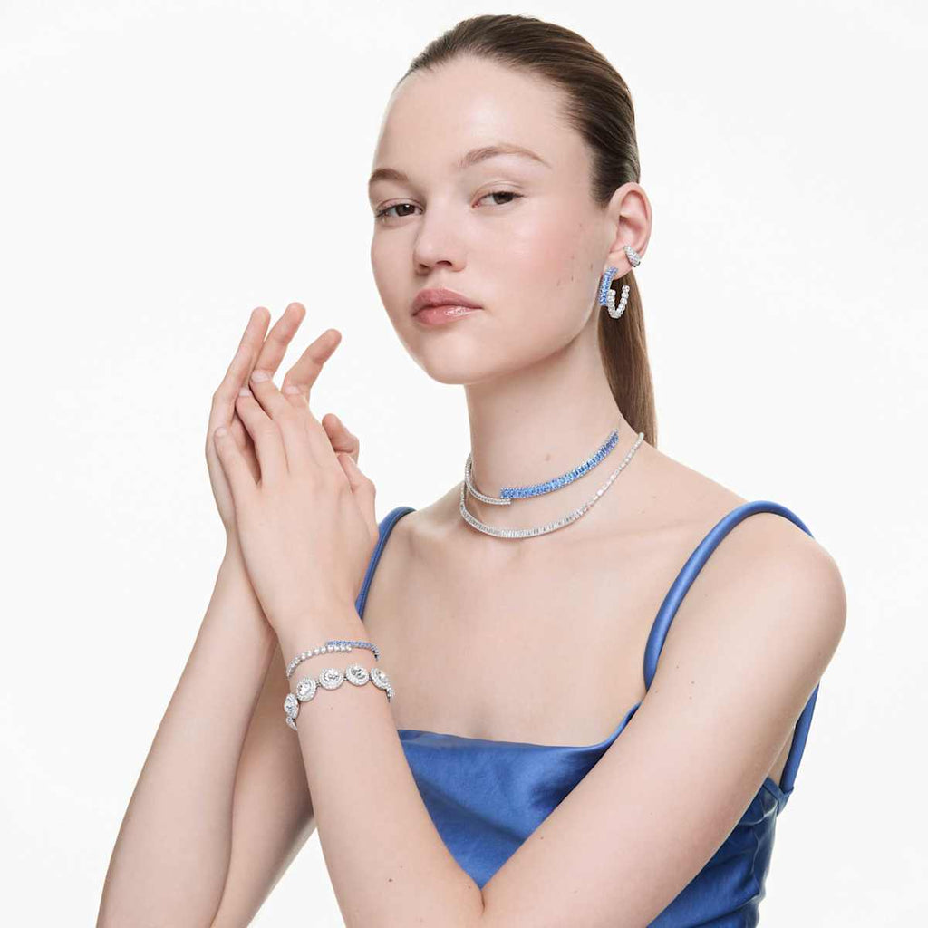 Matrix necklace